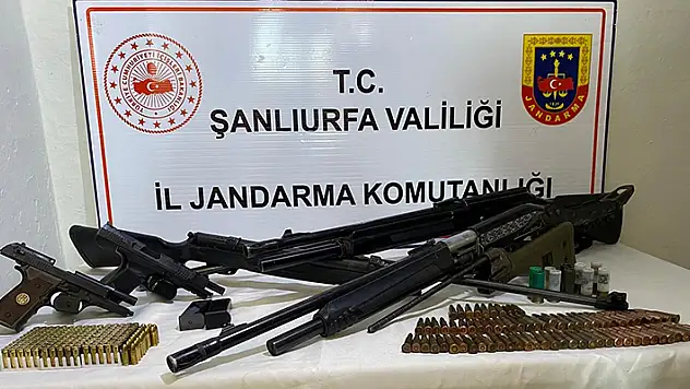 Siverek'te Jandarma ve Emniyetten ortak operasyon: Çok sayıda silah ve uyuşturucu ele geçirildi

