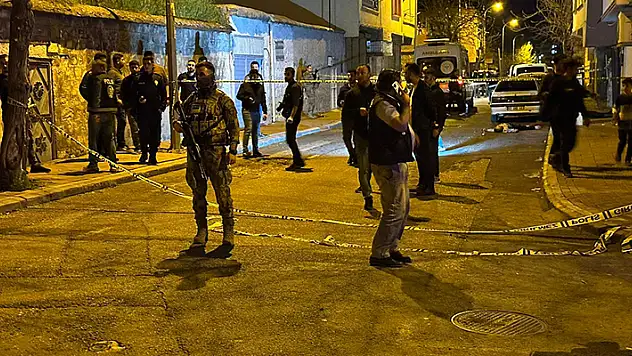 Siverek'te sokakta yürürken silahlı saldırıya uğrayan 2 kardeş hayatını kaybetti
