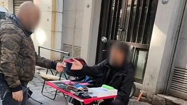 Sivil polislere çalıntı telefon satmaya çalışırken yakalandı
