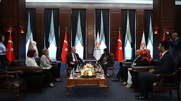 Siyasi partilerde bayramlaşma ziyaretleri