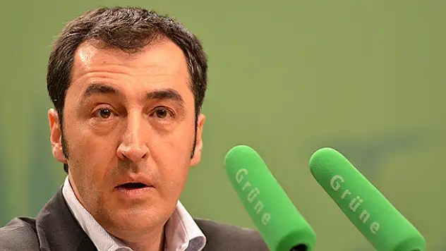 Skandal tasarıda Cem Özdemir'in de imzası var