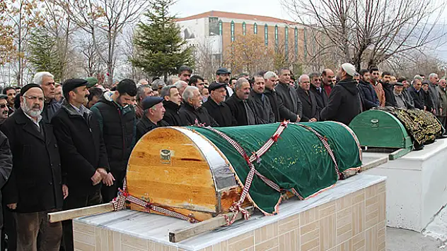 Soba kurbanı iki genç toprağa verildi