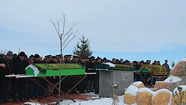 Sobadan zehirlenen aile Konya'da toprağa verildi