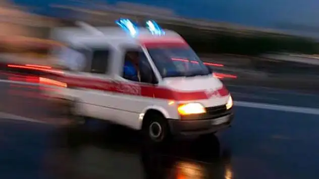Sobanın yanına bırakılan fişek patladı: 3 yaralı