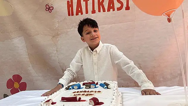 SOBE'den mezun olan Rüzgar ve ailesi zor bir süreci geride bırakmanın mutluluğunu yaşıyorlar