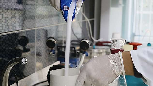 Sofrada tuz değil, plastik tüketiyoruz