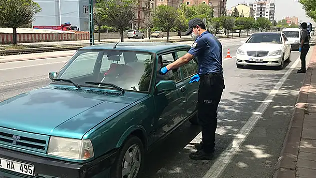 Sokağa çıkma kısıtlamasının ilk gününde polis denetim yaptı