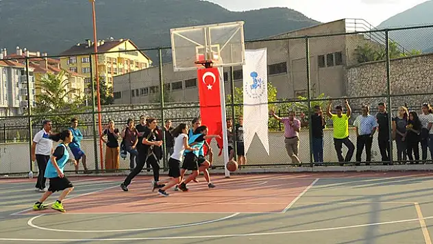 Sokak basketbolu turnuvası sona erdi
