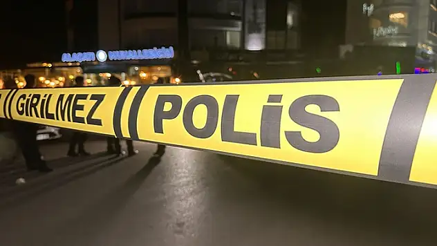 Sokak kavgası kan döktü! Silahların ateşlendiği kavgada 1'i ağır 3 kişi yaralandı