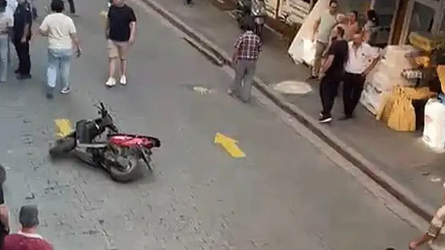 Sokak ortasında 2 şarjör mermiyi ateşlemesi kamerada 3 yaralı