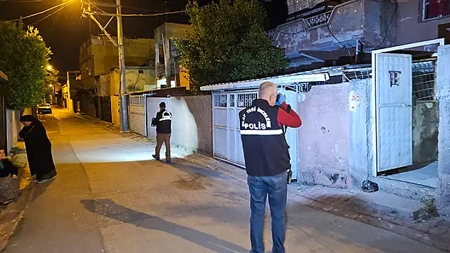 Sokak ortasında av tüfeğiyle vurularak öldürüldü
