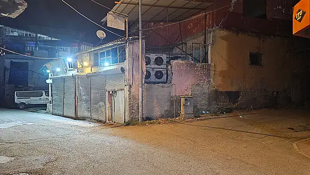 Sokakta yürürken silahlı saldırıya uğrayan kişi öldü
