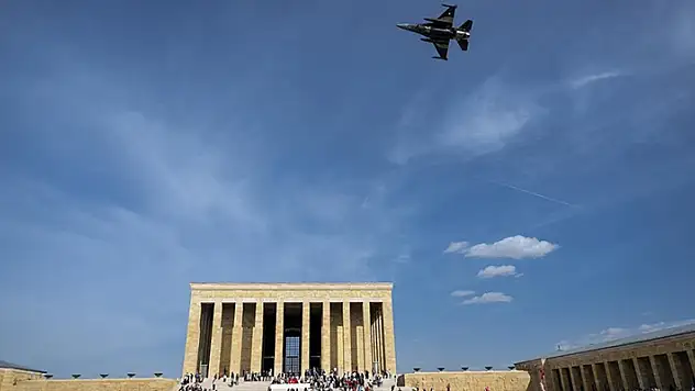SOLOTÜRK, Anıtkabir'de çevre tanıma uçuşu yaptı

