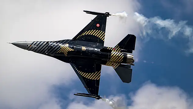 SOLOTÜRK, Konya'da gösteri uçuşu yaptı