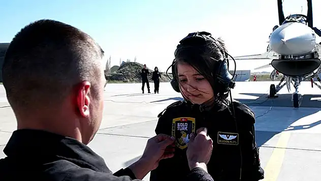 SOLOTÜRK'ten kanserle mücadele eden çocuklara jest
