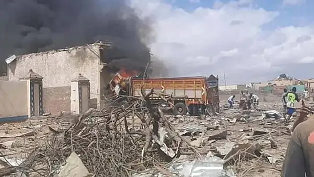 Somali'de bomba yüklü kamyon patladı: 13 ölü, 40 yaralı
