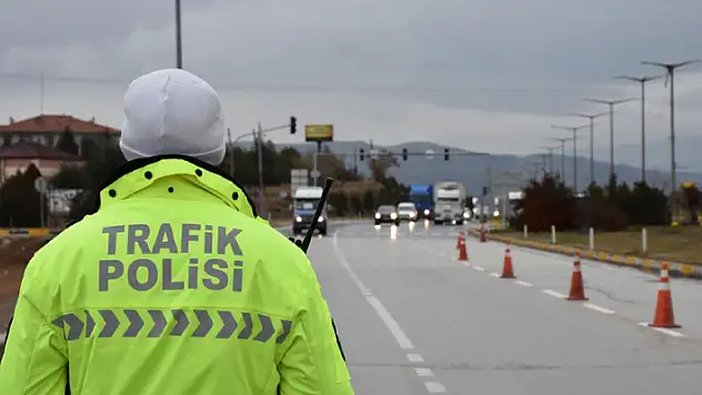Son 1 haftadaki trafik denetimlerinde 415 bin kişiye ceza
