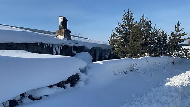 Son 55 yılın en fazla yağışını alan Ardahan'da evler kara gömüldü

