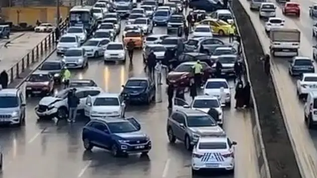 Son dakika! Ankara'da 26 araç birbirine girdi!
