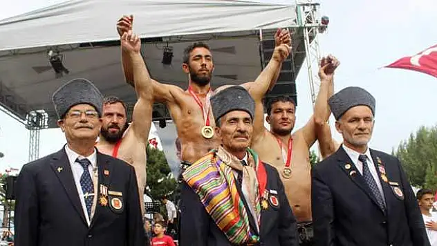 Son güreşinde başpehlivan oldu