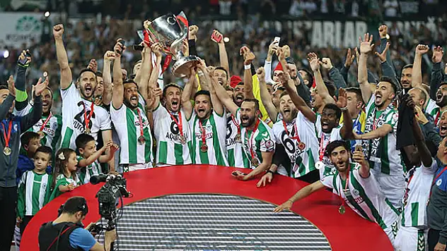 Son şampiyon sahaya iniyor