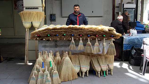 Son teknoloji robot süpürgelerin asırlık rakibi zamana direniyor
