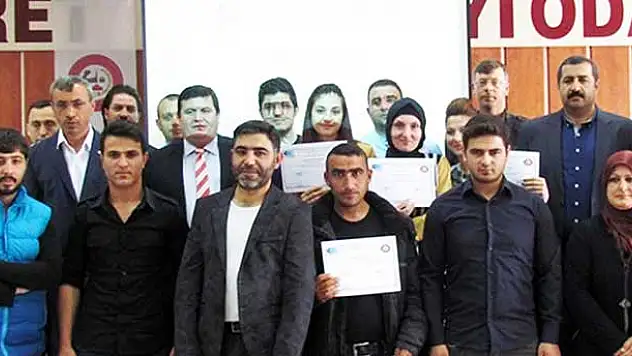 Sorgun'da girişimcilik eğitimi kursiyerlerine sertifikaları verildi