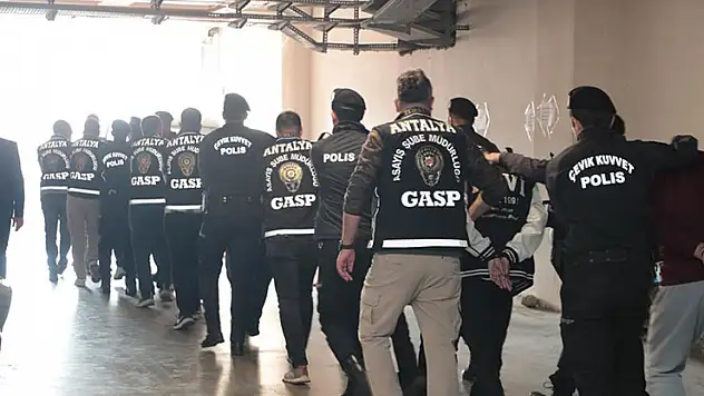 Sosyal medyada 'buluşma tuzağı' kuran dolandırıcılık çetesi çökertildi