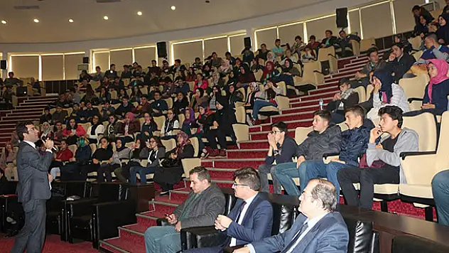 Sosyal Medyanın toplum üzerindeki etkileri konuşuldu