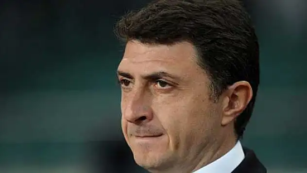 Şota Arveladze istifa etti