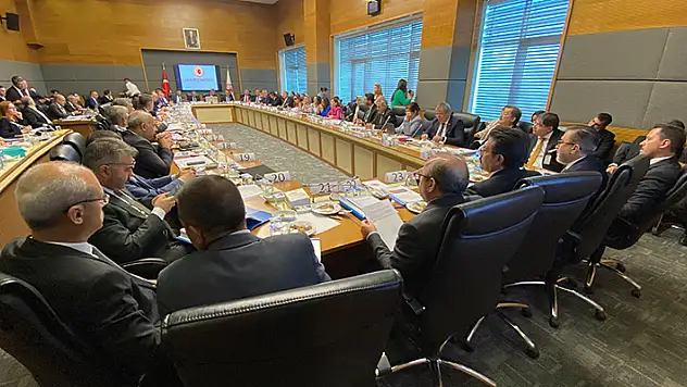 Soyadı düzenlemesini de içeren 9'uncu Yargı Paketi, komisyondan geçti
