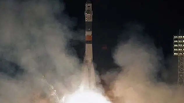Soyuz uzay aracı UUİ'ye kenetlendi