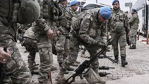 Sözleşmeli erbaşlar uzman çavuş olacak! Özlük hakları iyileştiriliyor...