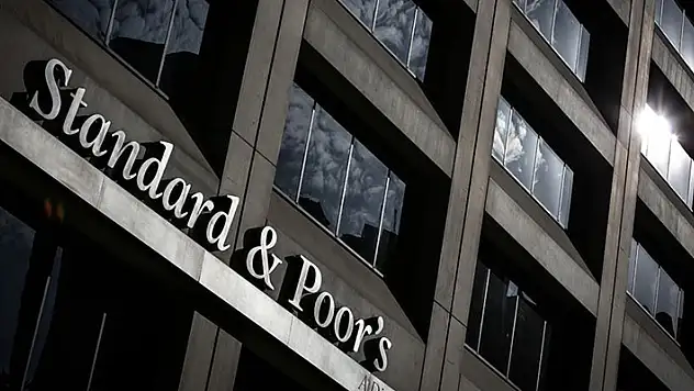 S&P, Türkiye'nin kredi notunu yükseltti

