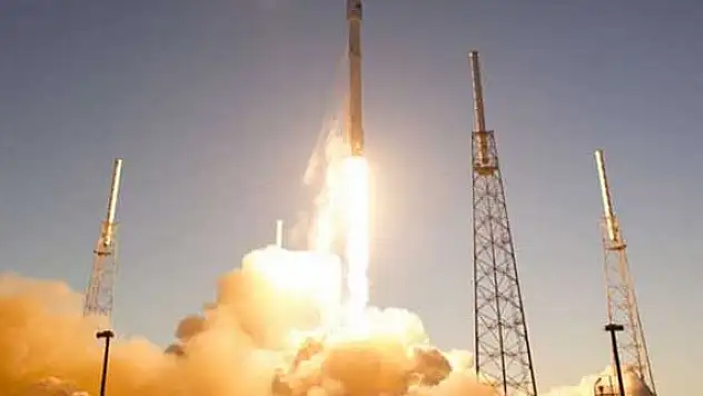SpaceX uzaya gözlem uydusu gönderdi