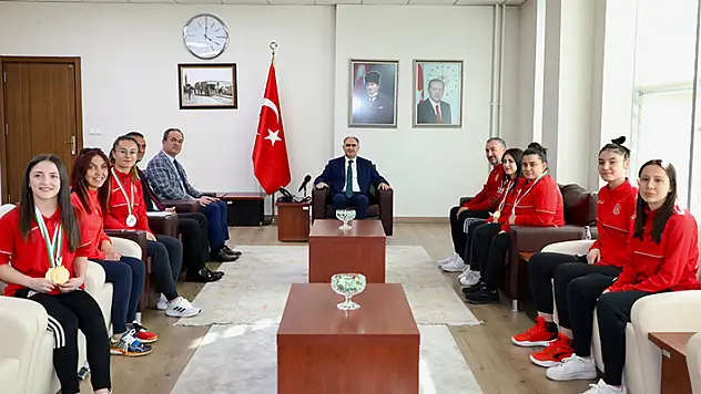 Sporculardan Vali Özkan'a ziyaret
