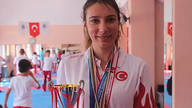 Sporu bırakacaktı, dünya ikincisi oldu