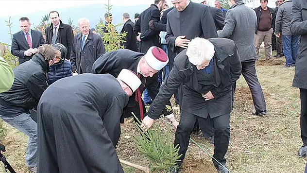 Srebrenitsa soykırımı kurbanları için hatıra ormanı