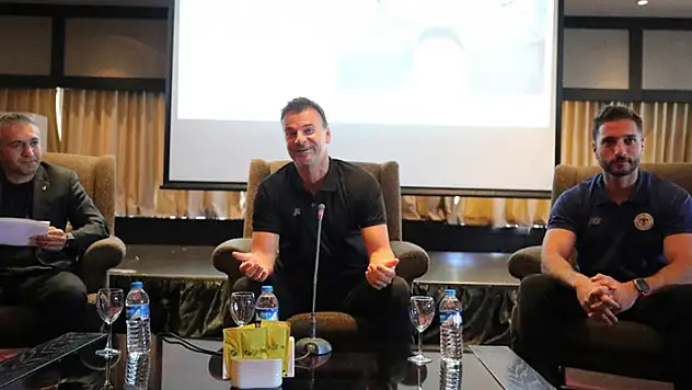 Stanojevic, genç antrenörlerle buluştu