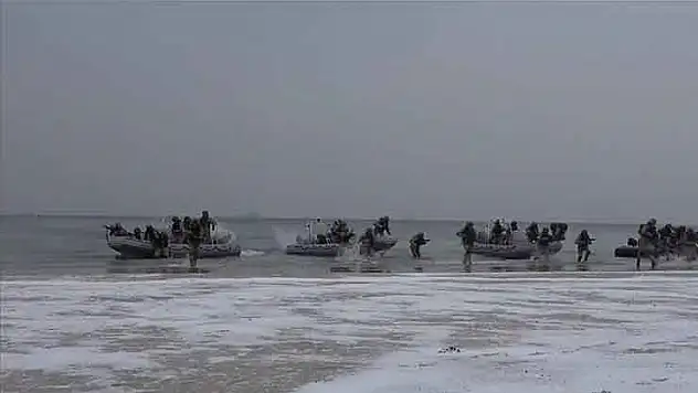 Steadfast Dart-26 Tatbikatı'nda Türk ve İspanyol unsurlarınca tam kapsamlı amfibi gösterisi yapıldı