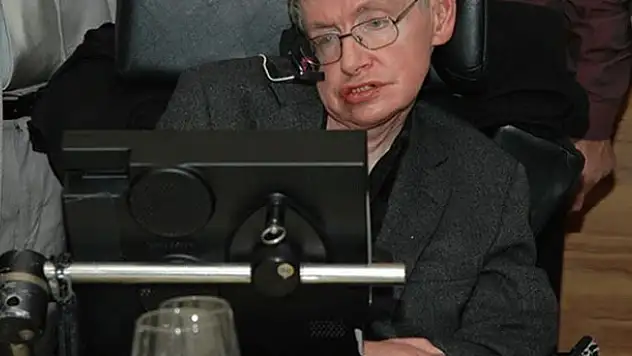 Stephen Hawking hayatını kaybetti