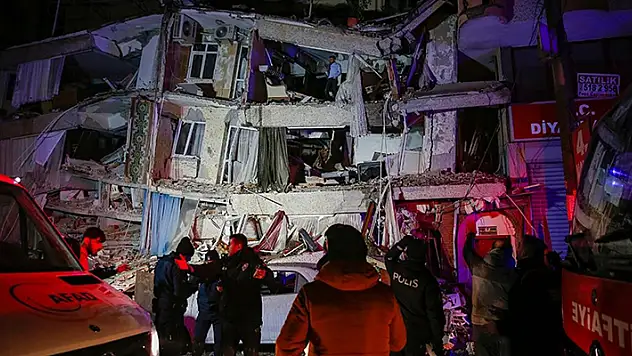 Şu ana kadar yaşamını yitirenlerin sayısı 3 bin 432, yaralı sayısı 21 bin 103
