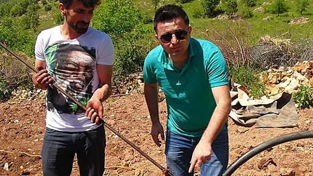 Su ararken petrol buldu