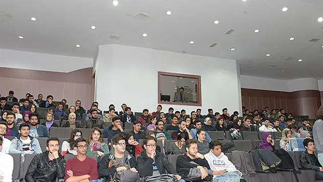 SÜ'de 'Aliya İzzet Begoviç' anıldı