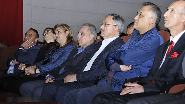 SÜ'de 'Kendi' adlı tiyatro gösterisi sahnelenmeye başladı