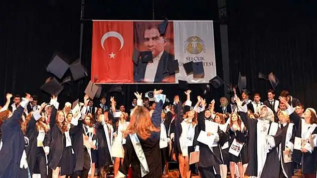 SÜ Diş Hekimlerinin Mezuniyet Sevinci