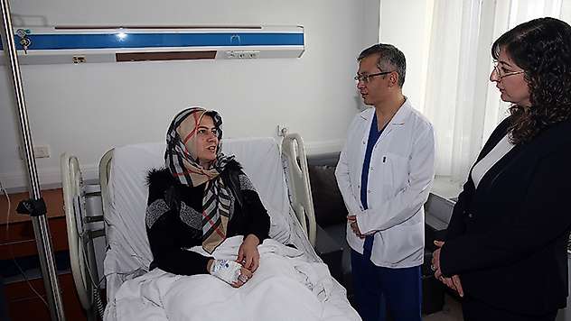 Su içmeden yemek yiyemeyen hasta, operasyonla sağlığına kavuştu
