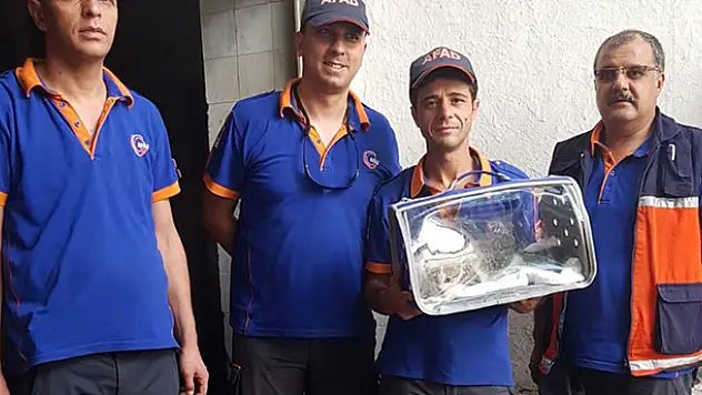 Su kuyusuna düşen kedi yavrusunu AFAD ekipleri kurtardı