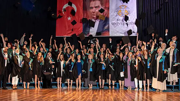 SÜ Mimarlık ve Tasarım Fakültesinde mezuniyet heyecanı
