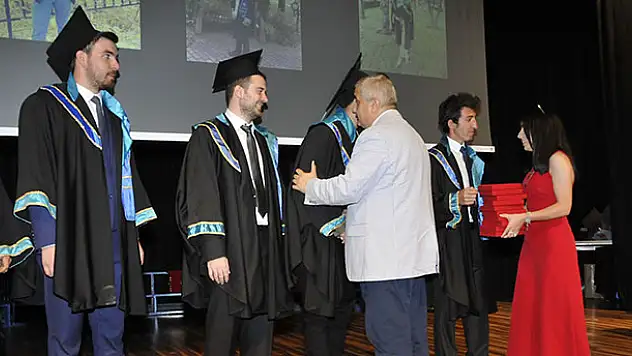 SÜ Mühendislik Fakültesi son mezunlarını verdi